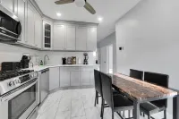 Free Parking NEW! King Beds Near EWR & NYC