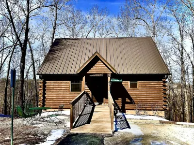 Cabin Dreams- Charming.  Romantic.   Jetted tub.  Screened porch.  10 min to SDC Hotels in der Nähe von Marvel Cave
