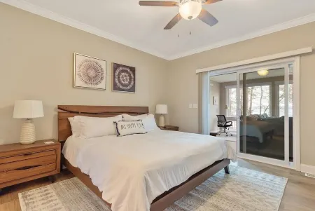 Dog Friendly, 370+ ft of Waterfront, Dock Access and Kayaks!