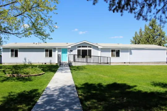 Quick walk to Columbia River access