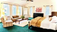Spectacular Views-5Br-Hot Tub-Game Rm-Top Location-Dog Friendly-Near Wineries!