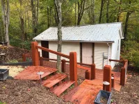 Rustic Ridge a tiny home close to hiking and skiing!