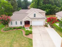 2 Bed/2 Bath with LR, DR, Kitchen, Laundry & Deck. Parties Are Not Allowed. Hotels near Grandover Village Shopping Center