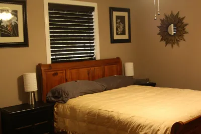 FANTASTIC PRICE !! FOR CHARLESTON!!<br>2 BR HOUSE <br>NO HIDDEN FEES <br> Hotel in zona Kwik Stop