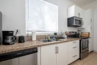 Cute little home with free parking - La Haciendita Hotels in West Little River