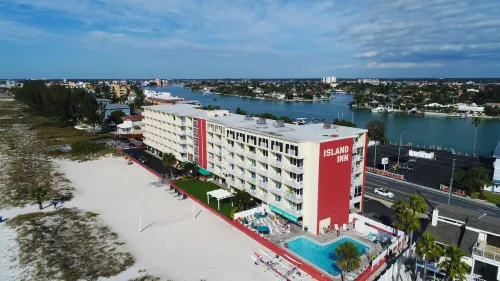 Beach Front Penthouse Riley's Retreat Island Inn