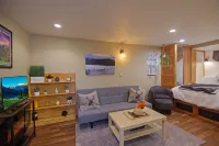 Cascade Getaway - Heart of Cle Elum - Full Kitchen, Private Patio & Pet Friendly