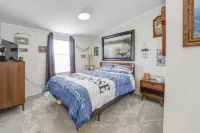 3 bed/2 bath home +office w/ futon with community boat ramp & dock to Weiss Lake