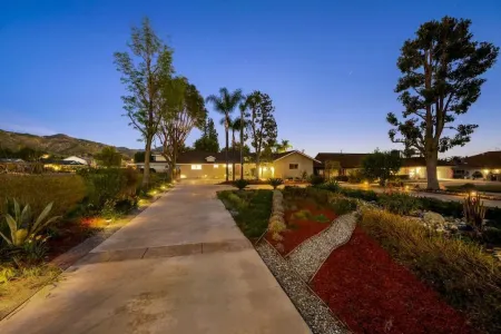 Luxury Tropical Modern Pool Estate/NO PARTIES