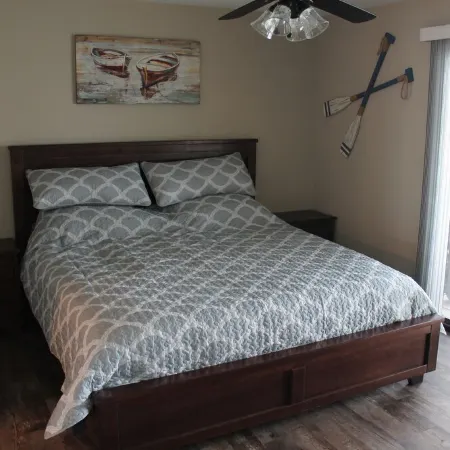 Freshly Remodeled Condo with amazing Grand Glaze View!