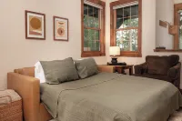 Remodeled Granby Ranch Condo - 20 Miles to Rmnp w/ Hot Tub & Firepit