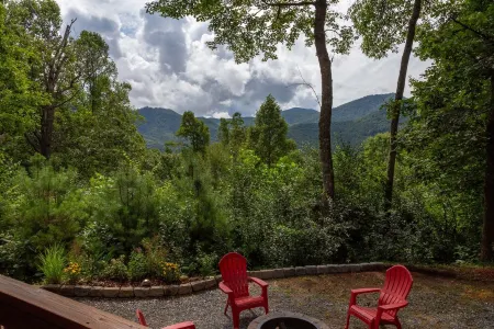 Perfectly Located Mountain Cabin with Breathtaking, Long Range Views!