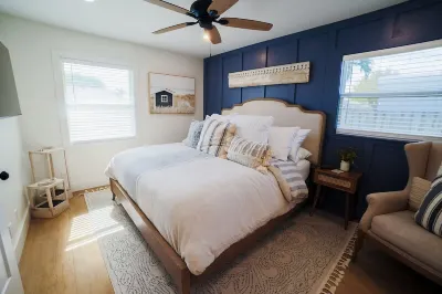 Cozy Remodeled Cottage home close to Beach