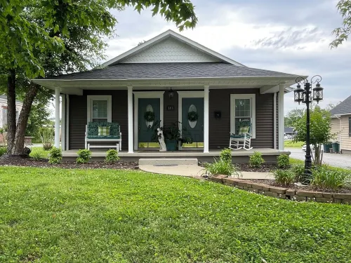 Guitars & Harmony II in Historic Greenville with WiFi & beautiful outdoor space