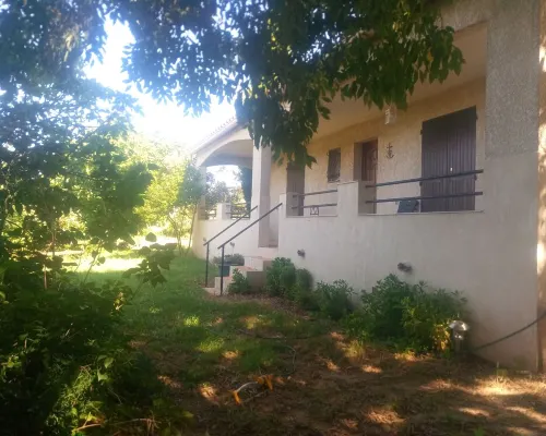 BEAUCAIRE Recent house surrounded by nature Hotels in Beaucaire