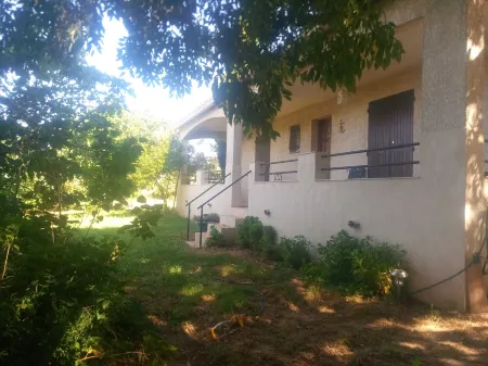 BEAUCAIRE Recent house surrounded by nature Отели в г. Бокер