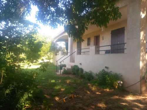 BEAUCAIRE Recent house surrounded by nature Hotels in Beaucaire