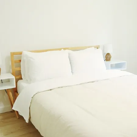Haven Guesthouse in Milwaukie - 2 Bedroom & 2 Bathroom with Fenced Backyard