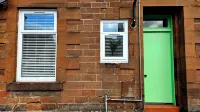 The Ferns - Shared Garden Apartment With Parking. Hotels in 