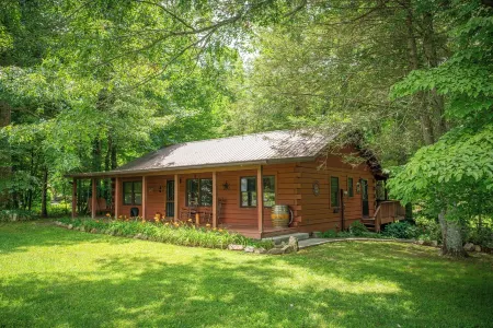 Creekfront Cabin w/ Hot Tub! Motorcycle Friendly!