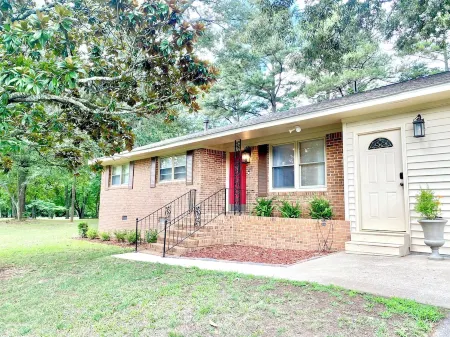 McCullough Park Charming 3-bedroom  in fantastic Stockbridge