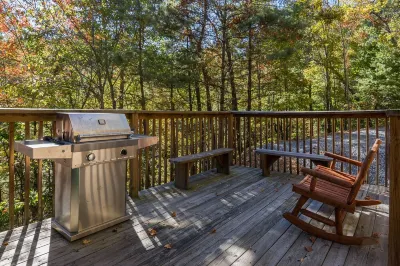 Cozy, View, NFL Sunday, SuperFast WiFi, Arcade, Gated, Fishing & 2 Pools, Gated! Hotels near Wears Valley