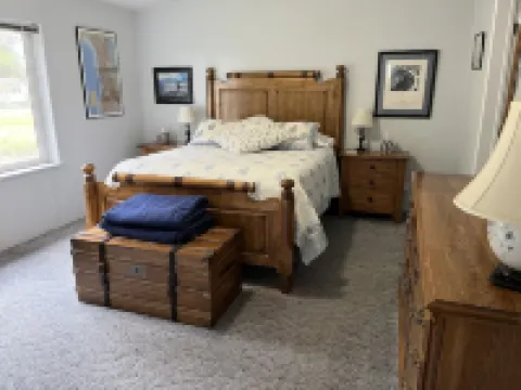 Secluded location, private Beach Access, water views, sleeps 6