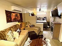 Santa Fe Suite -  Cozy Studio at Mystic Ranch, Cave Creek Hotels in New River