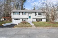 Close to Mystic, Stonington, Westerly. Room for everyone. 3 mins to Ocean Beach.