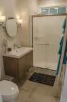 Wellness Suite Nestled In Downtown Burlington - Balkoner