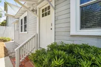 Stanton Apartment D - Historic Retreat 1 Block to Beach