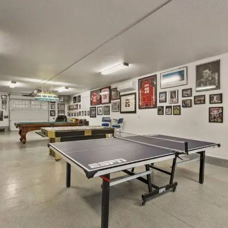 Spacious 4BR/3BA Family Home + Must See Game Room. Отели в г. Пламас Каунти