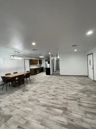 Modern 3-bedroom 2-Bathroom home Conveniently located next to Texas Roadhouse!