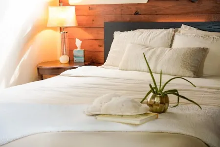 Winery & Vineyard Mill with 1000+ acres of hiking. Farm with Goats & Horses