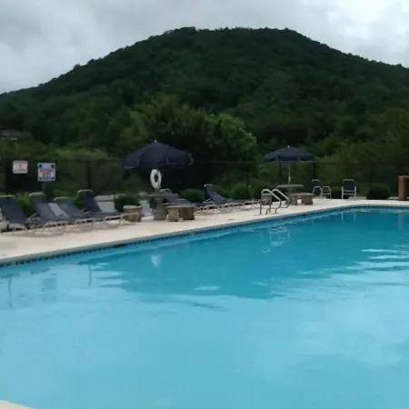 Beautiful lodge, 4 king bedrooms, all with private baths! 5 decks to enjoy.