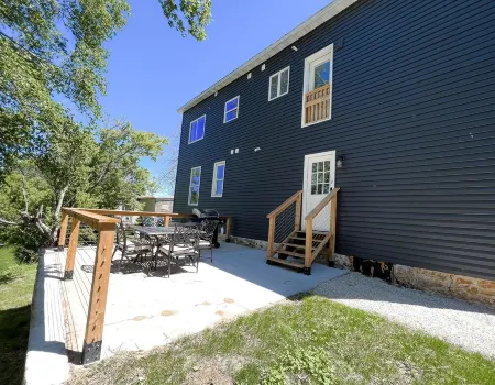 Waterfront 2 BR Lower-level w/ grill & kayaks