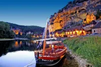 Périgourdine gîte (air-conditioned) 5kms from SARLAT, enclosed grounds.