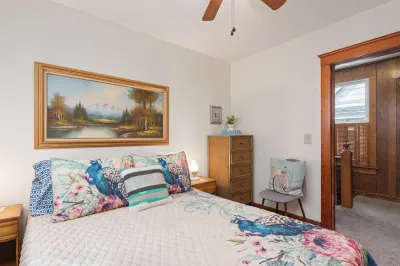 Charming Victorian 2 min downtown, close to Palmer Hotels near SkyBridge