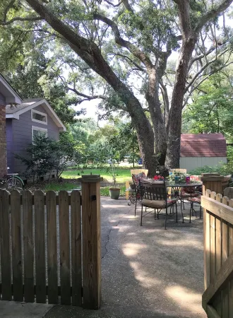 Unique Zen Tiny House 2 mi to Beach ~ Free Bikes! Minutes to Historic Charleston