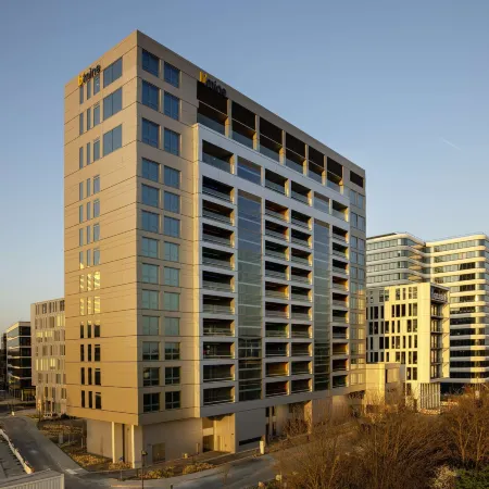 b'mine Frankfurt Airport, WorldHotels Crafted Отели рядом с достопримечательностью «Офисный комплекс Squaire»