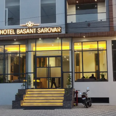 Hotel Basant Sarovar