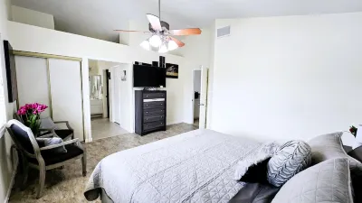 SantaFe Desert Oasis: Saltwater Pool, EV Charger, Near Coachella & Tennis Garden