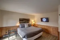 Cozy Mountain Bungalow Hotels in Angel Fire