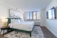 Chic Highrise 2BR King Bed Deluxe Escape Pool l GYM l Balcony Near DC/Metro/Mall Hotels in 