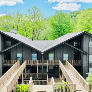 3Br Slopeside Condo, Cozy Fireplace, Bunk Room, Coffee Bar & Scenic Views