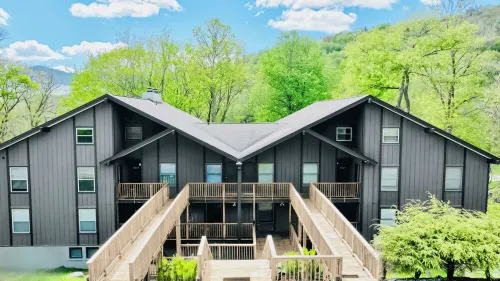 3Br Slopeside Condo, Cozy Fireplace, Bunk Room, Coffee Bar & Scenic Views