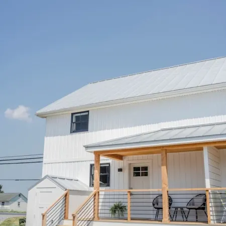 Romantic Tobacco Barn Getaway Hotels in Intercourse