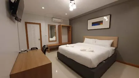 Intra place Hotel Sakon Nakhon Отели в г. Сакон Нахон