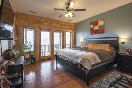 Mountain Cabin/Pine Flat Lake/Kings Canyon/Sequoia National Park/Yosemite