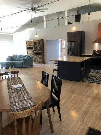 Newly renovated home with an open and spacious floor plan! <br> Отели в г. Адамс Тауншип